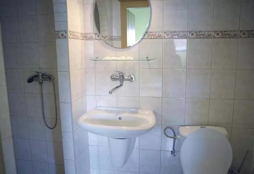 Standard Neljän Hengen Huone, Penzion Eden