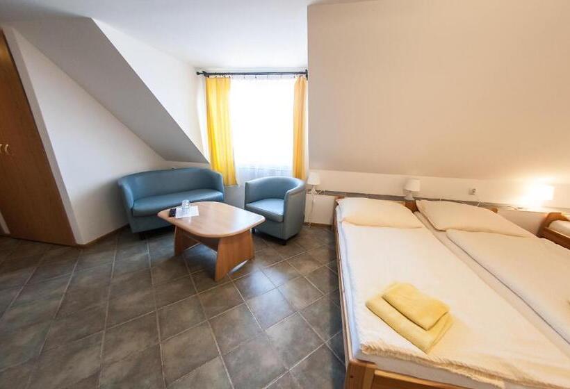 غرفة قياسية رباعية, Penzion Eden