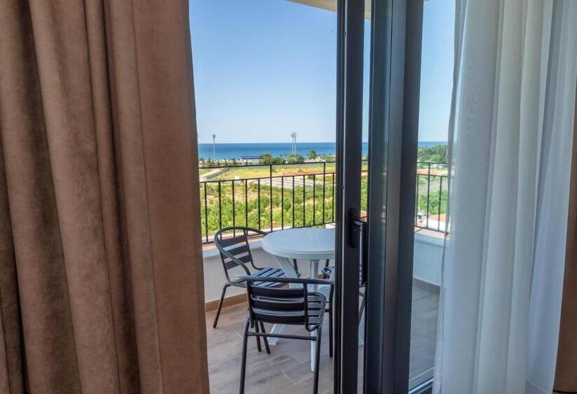 Deluxe Suite King Bed, Pharos