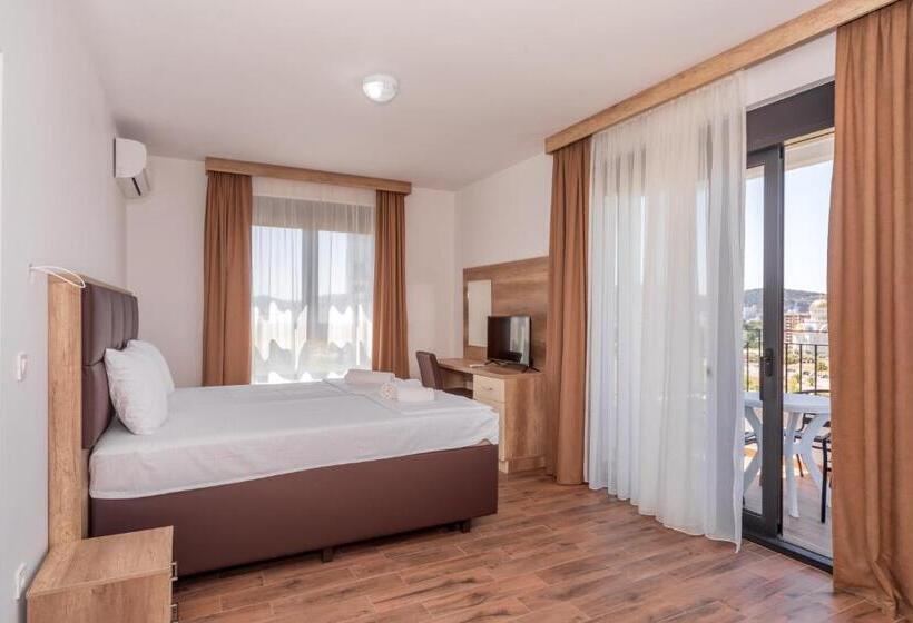 Deluxe Suite King Bed, Pharos