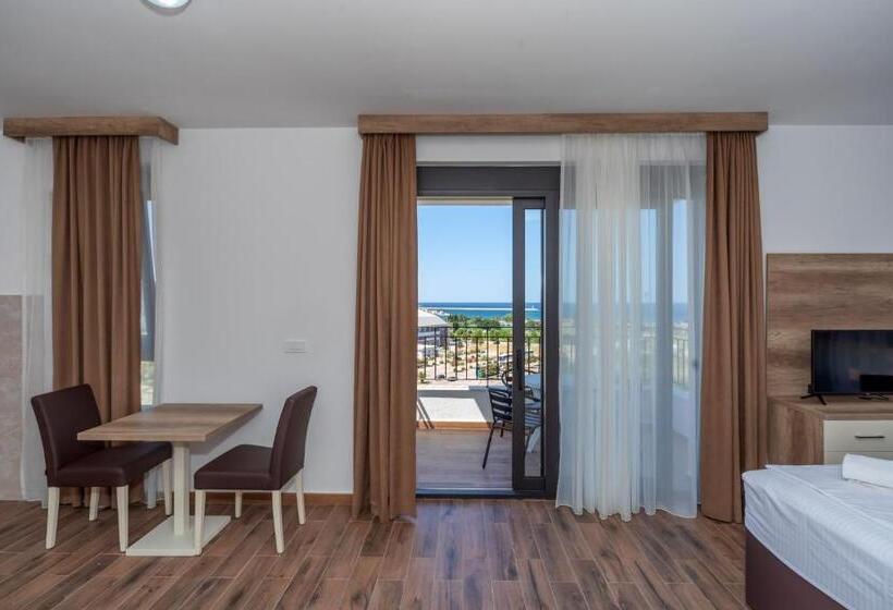 Deluxe Suite King Bed, Pharos