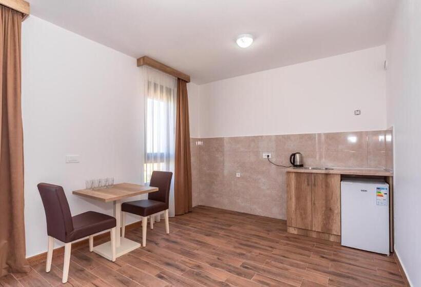 Deluxe Suite King Bed, Pharos