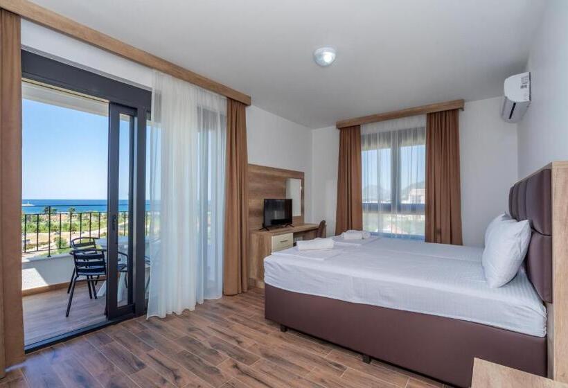 Deluxe Suite King Bed, Pharos