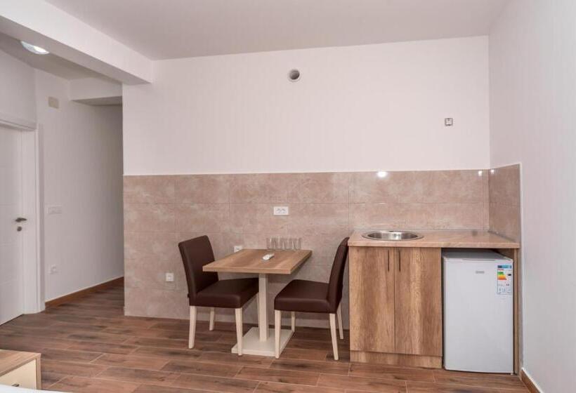 اتاق استاندارد با بالکن, Pharos