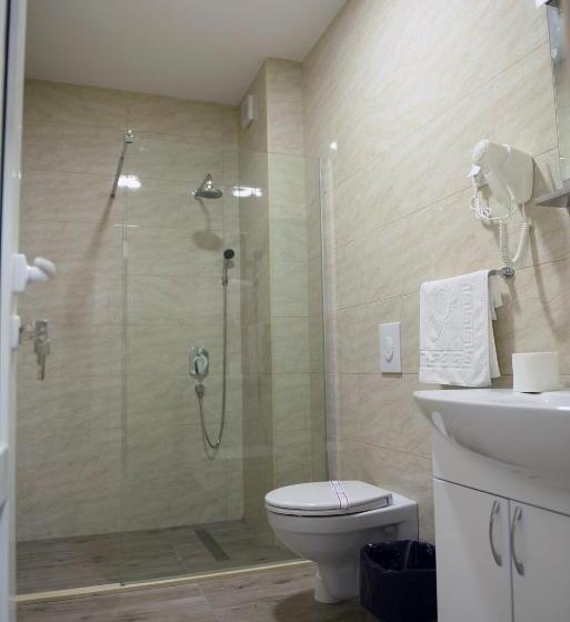 اتاق استاندارد با بالکن, Pharos