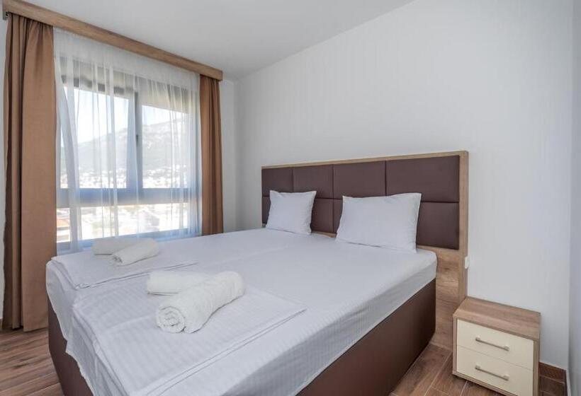 Deluxe Suite King Bed, Pharos