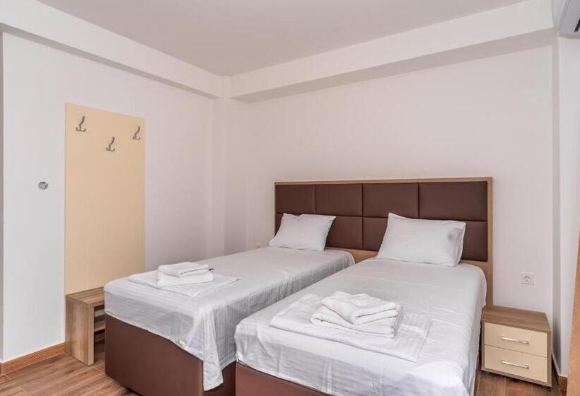 Deluxe Suite King Bed, Pharos