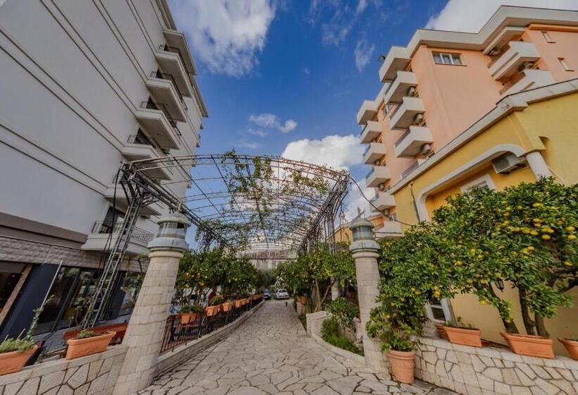 اتاق استاندارد با بالکن, Pharos