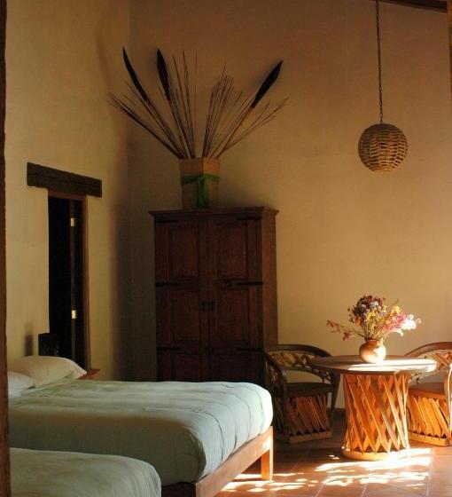 חדר לארבעה סטנדרטי עם מרפסת, Posada Yolihuani