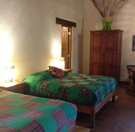 חדר לארבעה סטנדרטי עם מרפסת, Posada Yolihuani