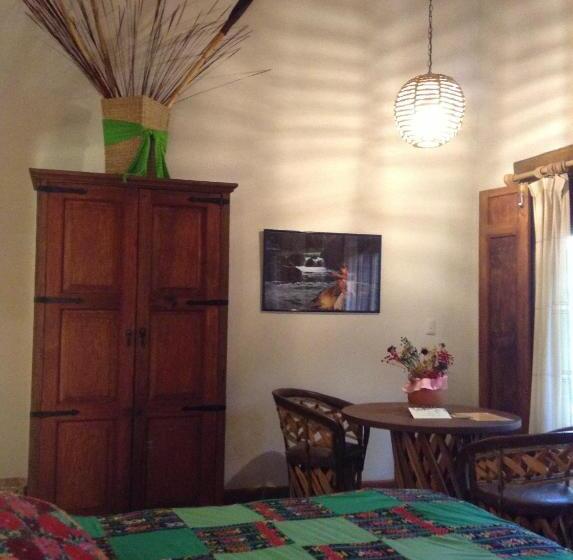 חדר לארבעה סטנדרטי עם מרפסת, Posada Yolihuani