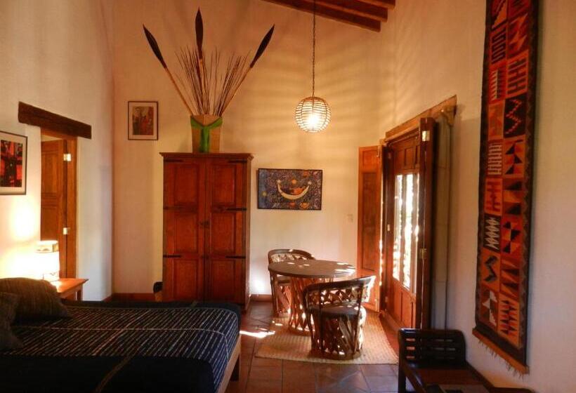 חדר לארבעה סטנדרטי עם מרפסת, Posada Yolihuani