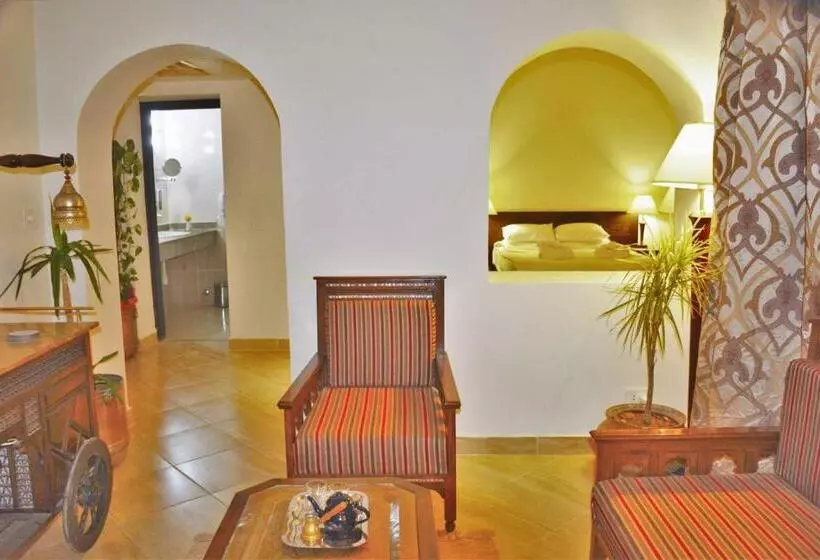 اتاق خانوادگی, Rohanou Beach Resort