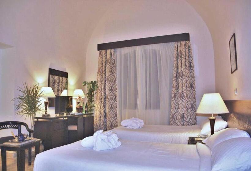 اتاق استاندارد یک نفره, Rohanou Beach Resort