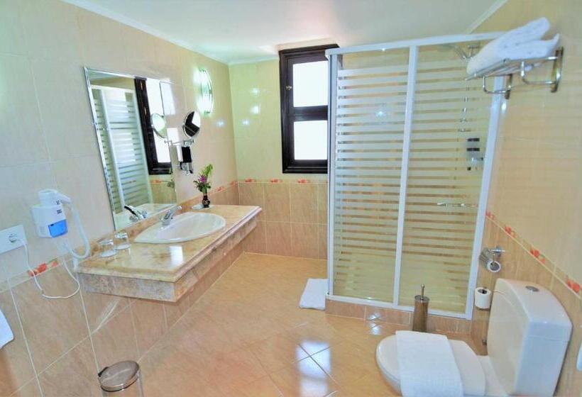 اتاق استاندارد یک نفره, Rohanou Beach Resort