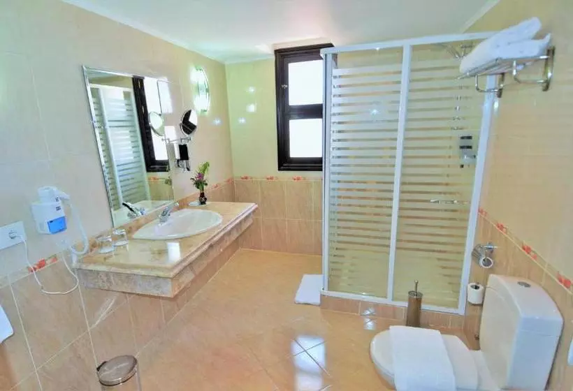 اتاق استاندارد یک نفره, Rohanou Beach Resort