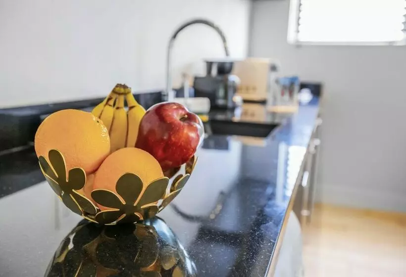 استودیوی استاندارد, Seaside All Suites