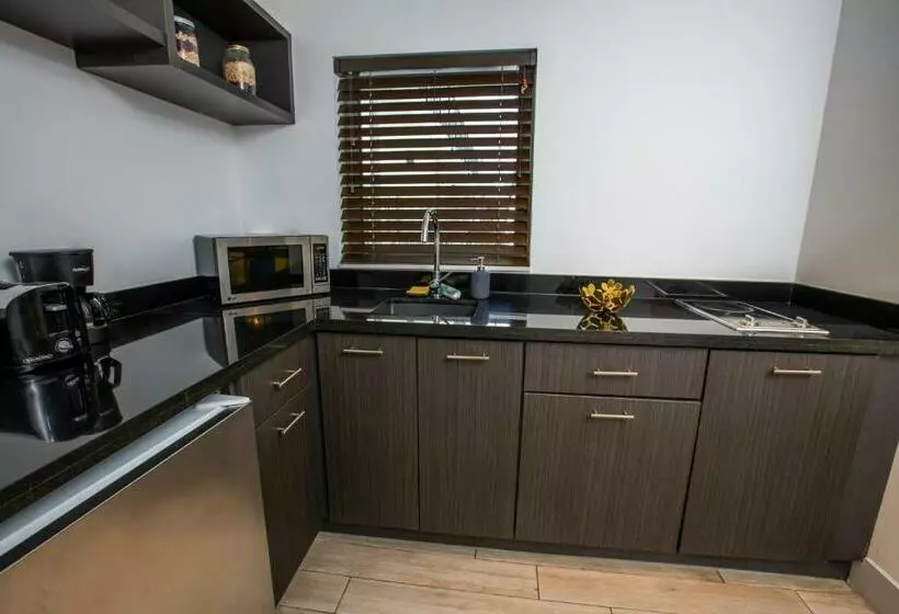 استودیوی استاندارد, Seaside All Suites