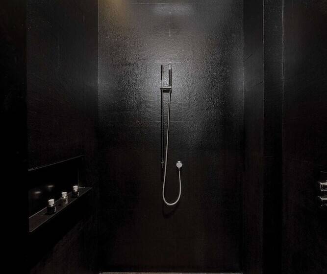 חדר סטודיו סטנדרד, The Temple House