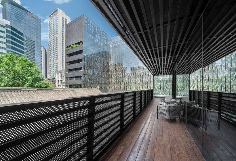 חדר סטודיו סטנדרד, The Temple House