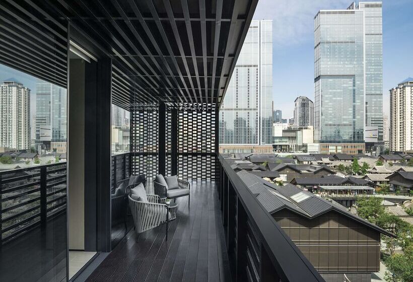 חדר פרמיום, The Temple House