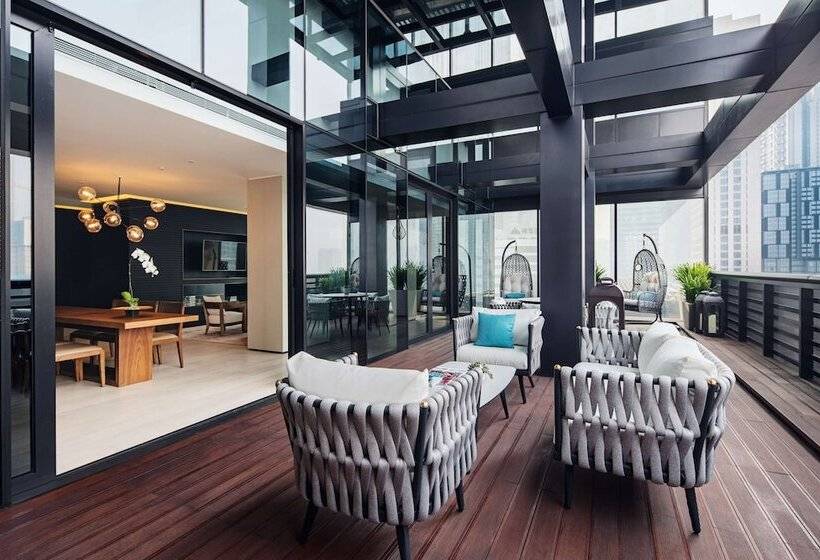 חדר פנטהאוז, The Temple House