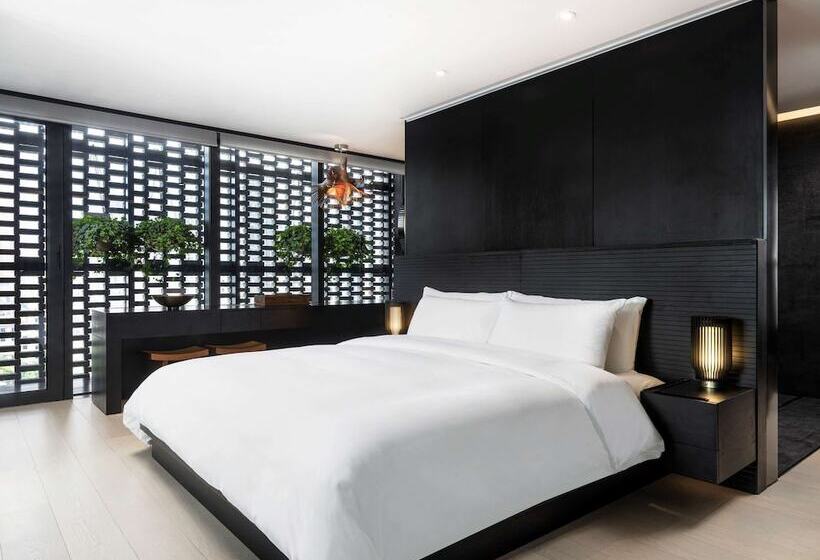 חדר פנטהאוז, The Temple House