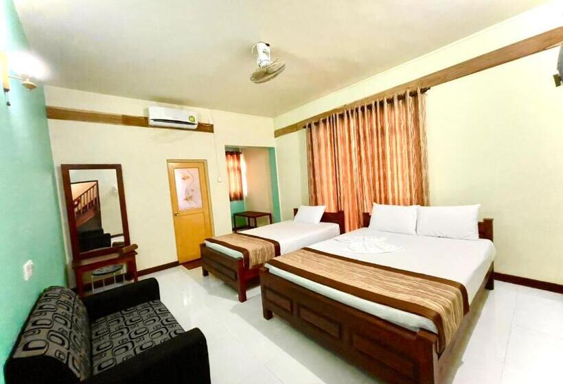 标准三人间, Cinnamon Tree