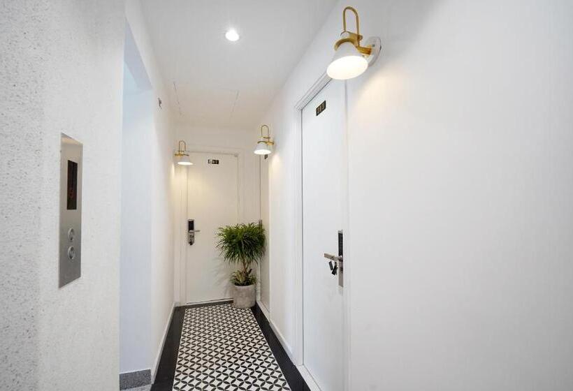 اتاق استاندارد, Bob Saigon