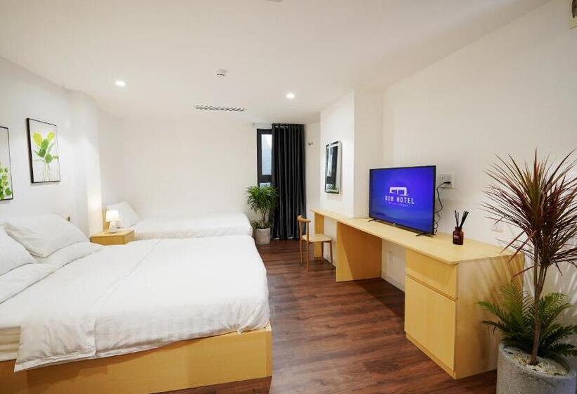 اتاق لوکس سه تخته, Bob Saigon