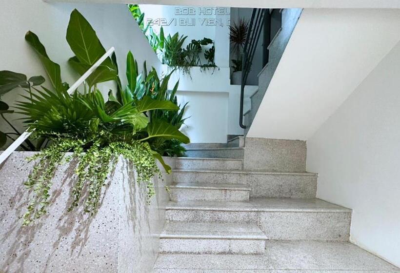 اتاق لوکس سه تخته, Bob Saigon