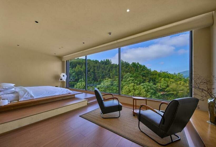 メゾネットスイート, Mountain And Autumn Homestay