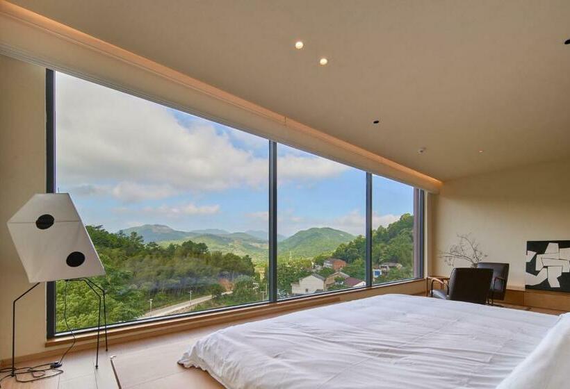 メゾネットスイート, Mountain And Autumn Homestay