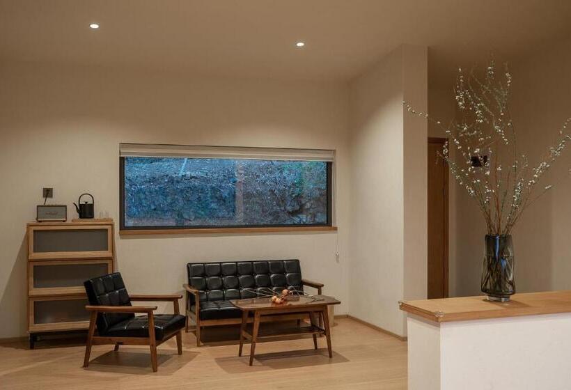 اتاق استاندارد با بالکن, Mountain And Autumn Homestay