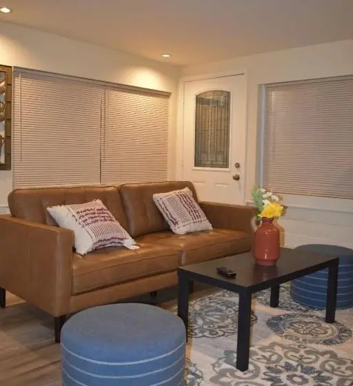 スイート, Charming Private Guest Suite Near Disney/beach