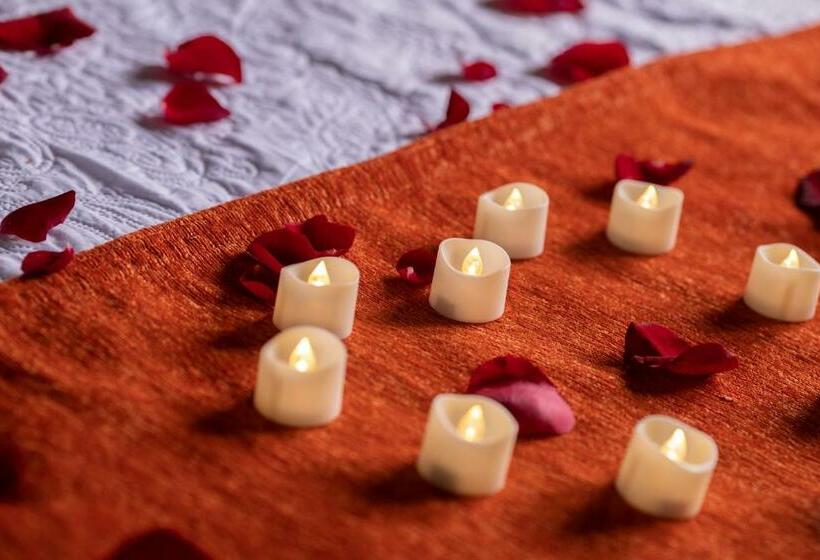 اتاق لوکس با بالکن و چشمانداز دریا, Blu Vista Cottages