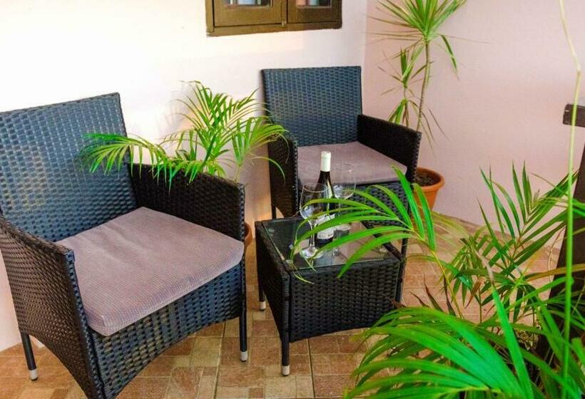 اتاق لوکس با بالکن و چشم‌انداز دریا, Blu Vista Cottages