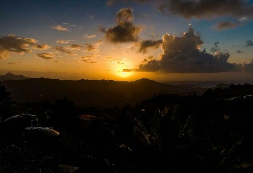 اتاق لوکس با بالکن و چشمانداز دریا, Blu Vista Cottages