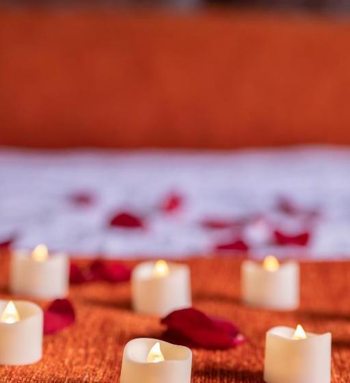 اتاق لوکس با بالکن و چشمانداز دریا, Blu Vista Cottages