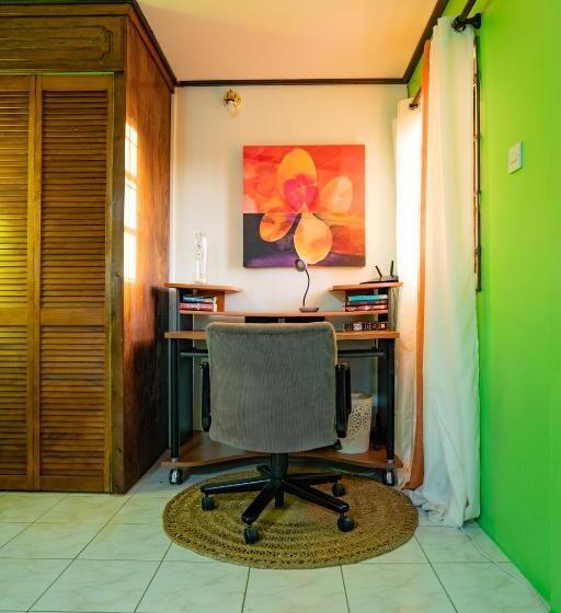 اتاق لوکس با بالکن و چشمانداز دریا, Blu Vista Cottages