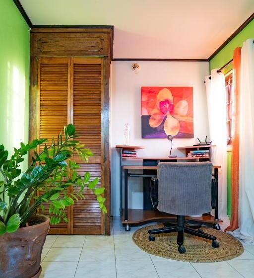 اتاق لوکس با بالکن و چشمانداز دریا, Blu Vista Cottages