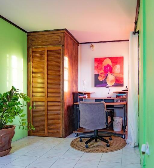 اتاق لوکس با بالکن و چشم‌انداز دریا, Blu Vista Cottages