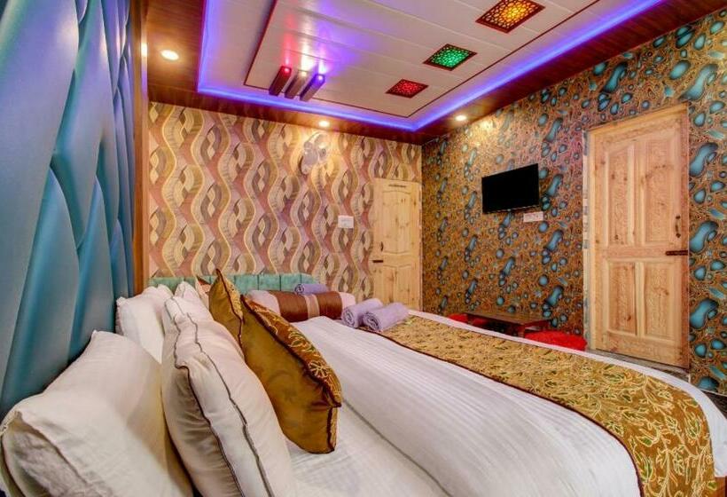 デラックストリプルルーム, Royal Hameed