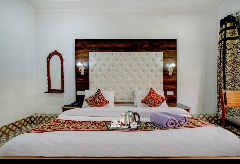 デラックスルーム, Royal Hameed