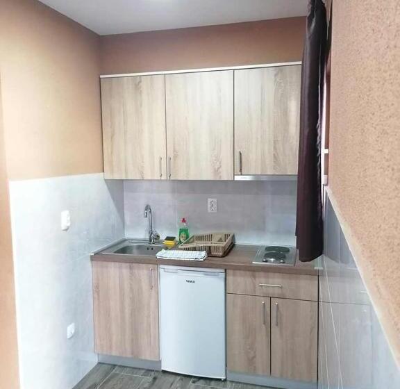 استودیوی استاندارد, Apartmani Babić