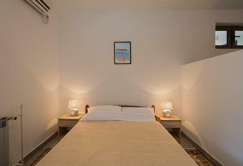 استودیو خانوادگی, Madra Rooms And Apartments