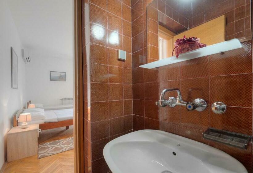 اتاق استاندارد, Madra Rooms And Apartments
