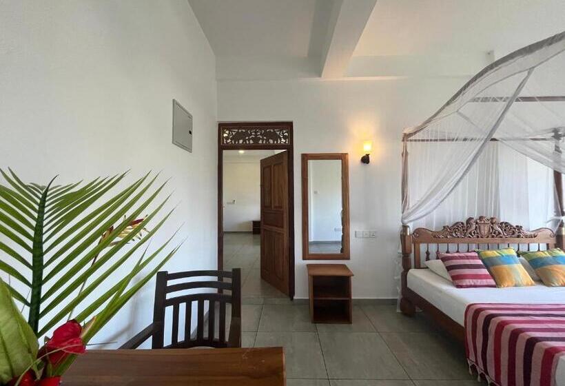 Семейный Номер Вид на Море, Aussie Swiss