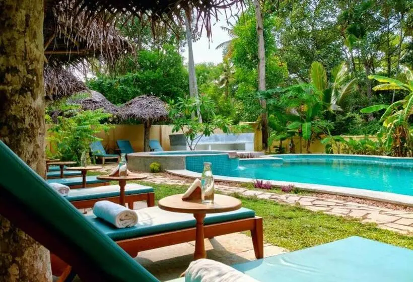 Standard Neljän Hengen Huone Puutarhanäkymä, Marari Beach Bungalow Resort Alleppey
