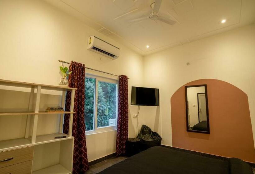 발코니 수피리어 룸, The Hosteller Jeolikote